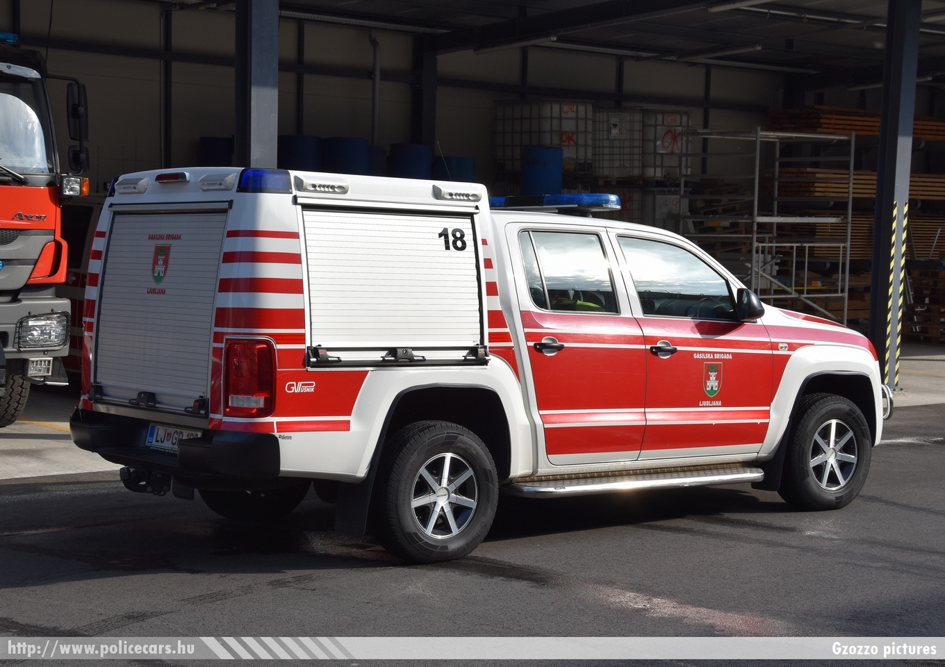 Volkswagen Amarok 2.0 4motion, Ljubljana, fotó: Gzozzo pictures
Keywords: szlovén Szlovénia tûzoltóautó tûzoltóság tûzoltó slovenian Slovenia fire firetruck