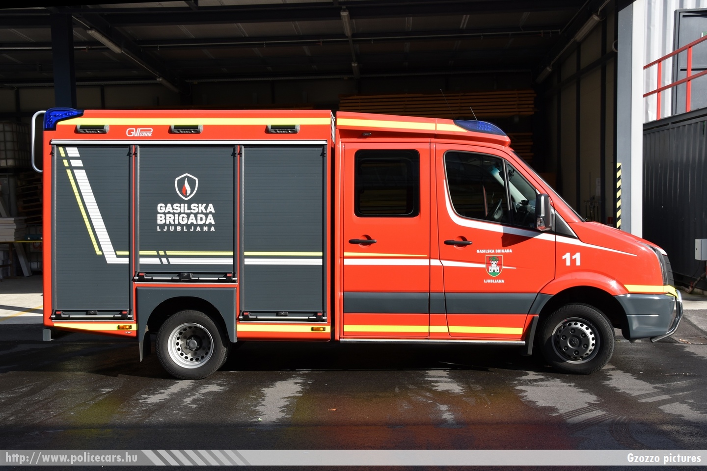 Volkswagen Crafter 2.0 TDI, Ljubljana, fotó: Gzozzo pictures
Keywords: szlovén Szlovénia tûzoltóautó tûzoltóság tûzoltó slovenian Slovenia fire firetruck