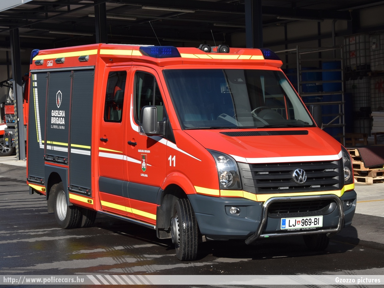 Volkswagen Crafter 2.0 TDI, Ljubljana, fotó: Gzozzo pictures
Keywords: szlovén Szlovénia tûzoltóautó tûzoltóság tûzoltó slovenian Slovenia fire firetruck