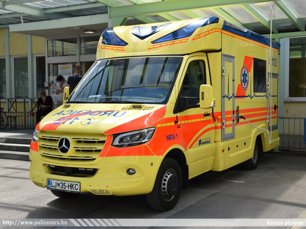 Mercedes Sprinter III, Zdravstveni Dom Domzale, fotó: Gzozzo pictures
Keywords: szlovén Szlovénia mentő mentőautó Slovenia slovenian ambulance