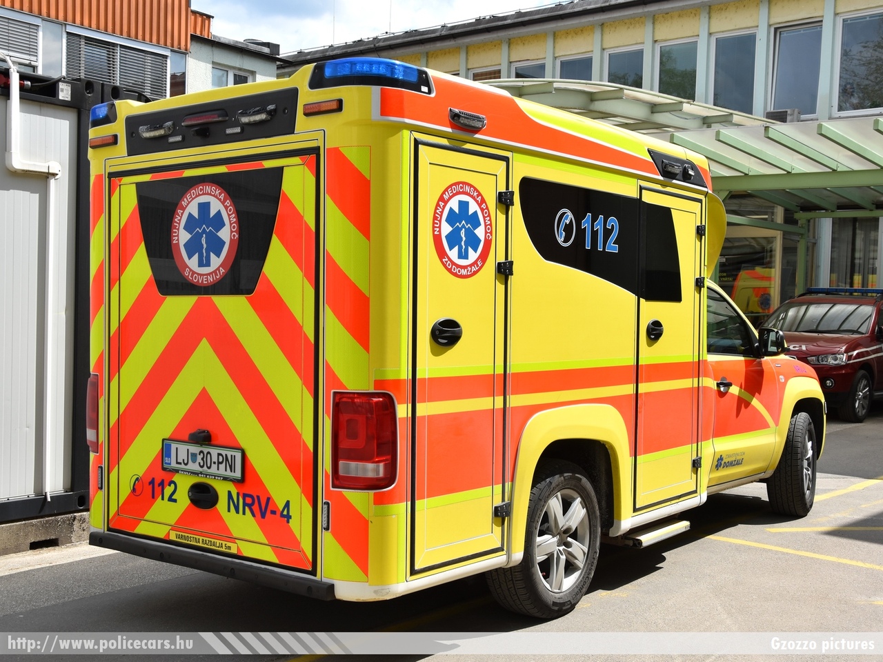 Volkswagen Amarok Tamlans, Zdravstveni dom Domzale, Nujna medicinska pomoč, fotó: Gzozzo pictures
Keywords: szlovén Szlovénia mentő mentőautó Slovenia slovenian ambulance