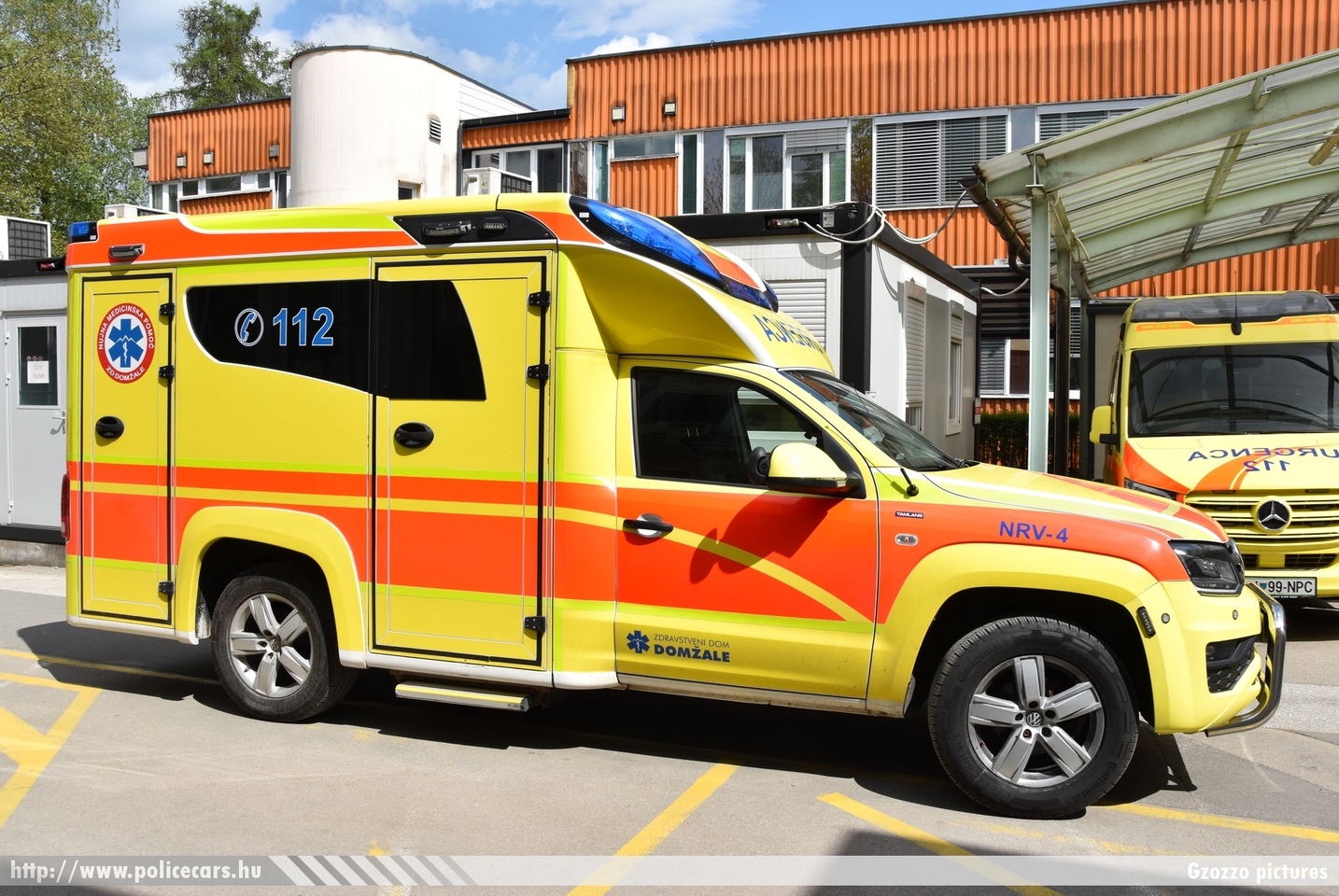 Volkswagen Amarok Tamlans, Zdravstveni dom Domzale, Nujna medicinska pomoč, fotó: Gzozzo pictures
Keywords: szlovén Szlovénia mentő mentőautó Slovenia slovenian ambulance