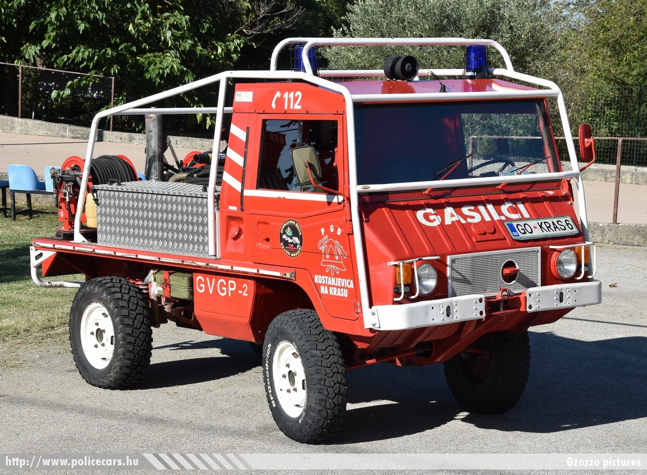 Steyr-Puch Pinzgauer 710 GVGP-2 (gasilsko vozilo za gašenje gozdnih požarov), PGD Kostanjevica na Krasu, fotó: Gzozzo pictures
Keywords: szlovén Szlovénia tûzoltóautó tûzoltóság tûzoltó slovenian Slovenia fire firetruck