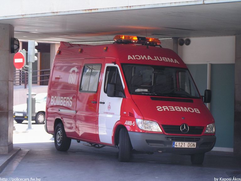 Mercedes Sprinter, fotó: Kaposi Ákos
Keywords: mentő mentőautó tûzoltóság tûzoltóautó spanyol Spanyolország