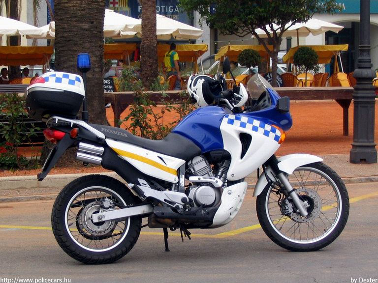 Honda, fotó: Dexter
Keywords: rendőr rendőrmotor rendőrség spanyol Spanyolország