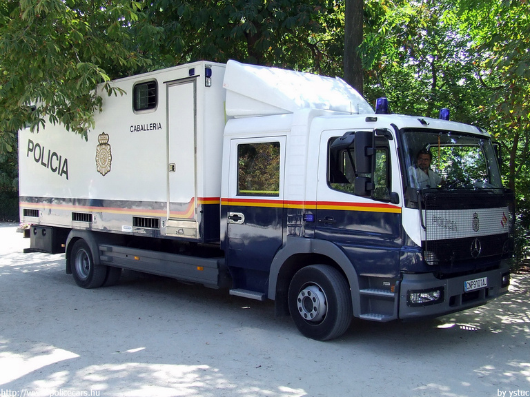 Mercedes Atego, fotó:ystuc
Keywords: rendőr rendőrautó rendőrség spanyol Spanyolország