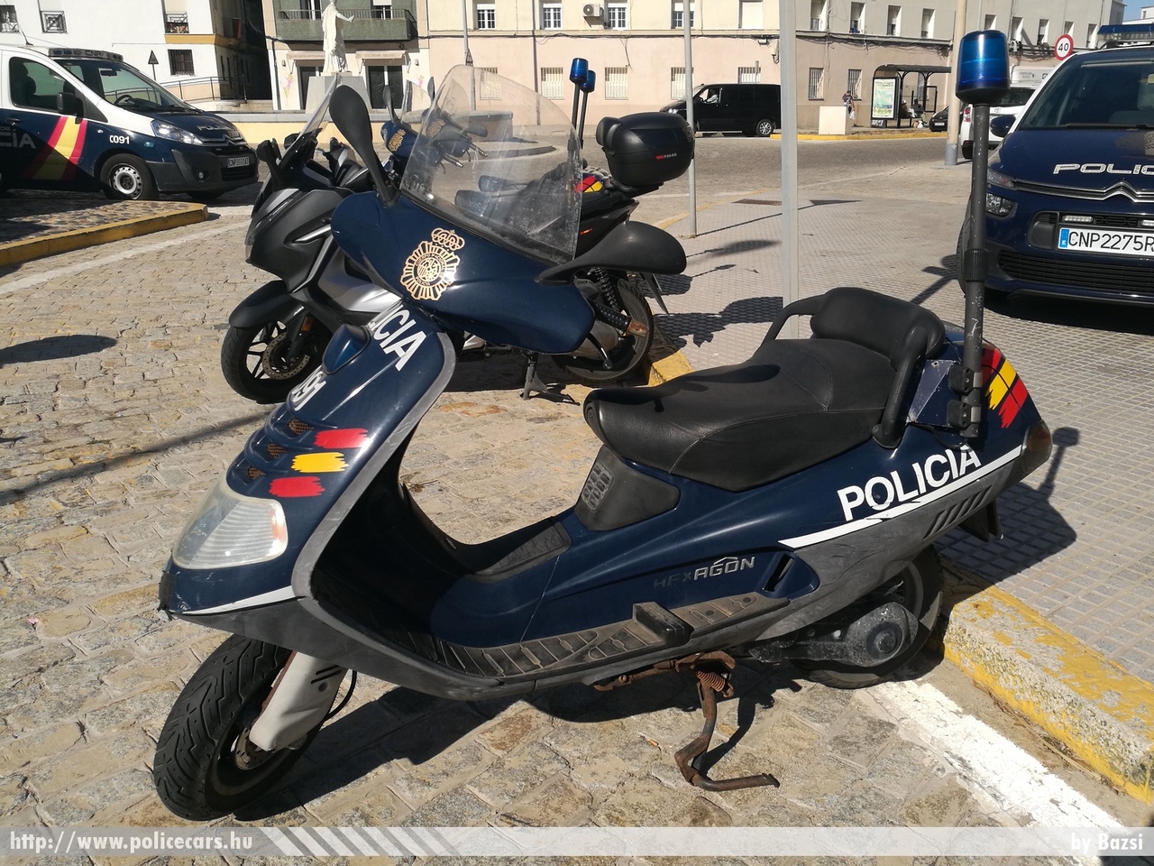 Piaggio Hexagon, Policia Nacional, fotó: Bazsi
Keywords: spanyol Spanyolország rendőr rendőrmotor rendőrség police policebike spanish Spain