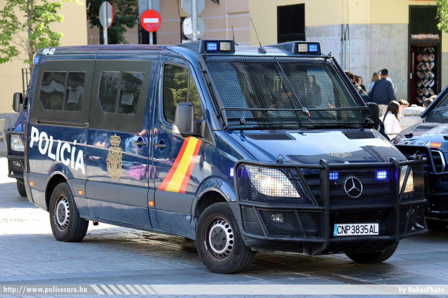 Mercedes Sprinter II facelift, Policía Nacional España, fotó: BakosPhoto
Keywords: spanyol Spanyolország rendőr rendőrautó rendőrség police policecar spanish Spain