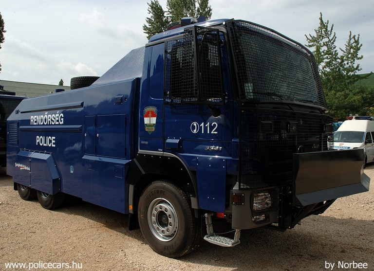 Mercedes-Benz 3341 Actros vízágyú, fotó: Norbee
Keywords: rendőrség rendőr rendőrautó magyar Magyarország hungarian Hungary police policecar
