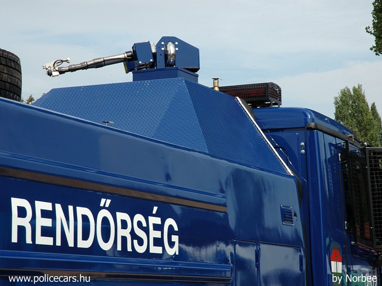 Mercedes-Benz 3341 Actros vízágyú, fotó: Norbee
Keywords: rendőrség rendőr rendőrautó magyar Magyarország hungarian Hungary police policecar