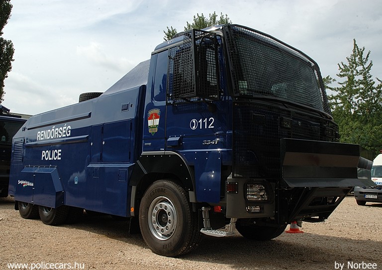 Mercedes-Benz 3341 Actros vízágyú, fotó: Norbee
Keywords: rendőrség rendőr rendőrautó magyar Magyarország hungarian Hungary police policecar