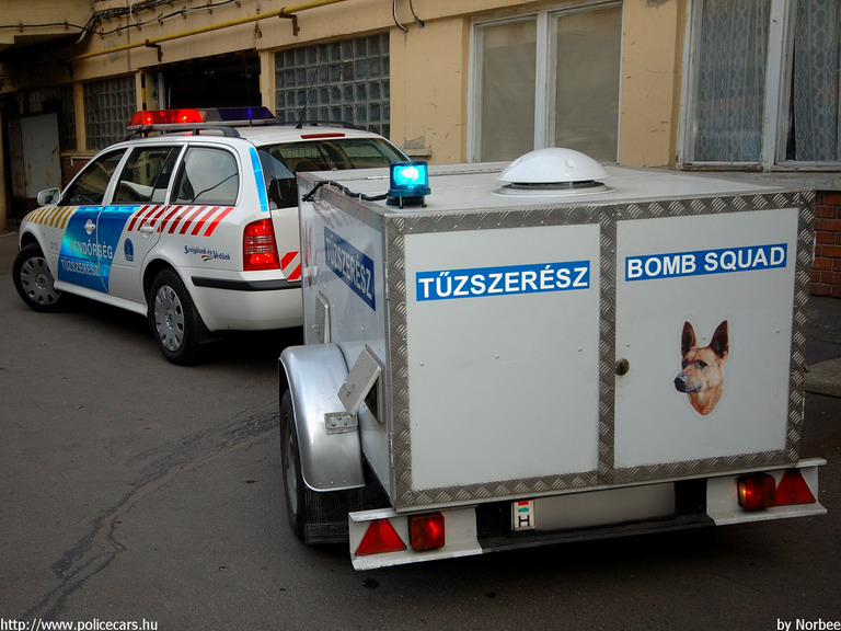 Skoda Octavia, fotó: Norbee
Keywords: rendőrség rendőr rendőrautó magyar Magyarország hungarian Hungary police policecar
