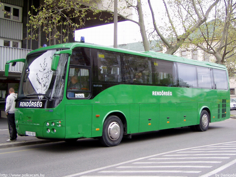 Temsa Safari IC, fotó: Danigabi
Keywords: rendőrség rendőr rendőrautó magyar Magyarország IRX-887 hungarian Hungary police policecar