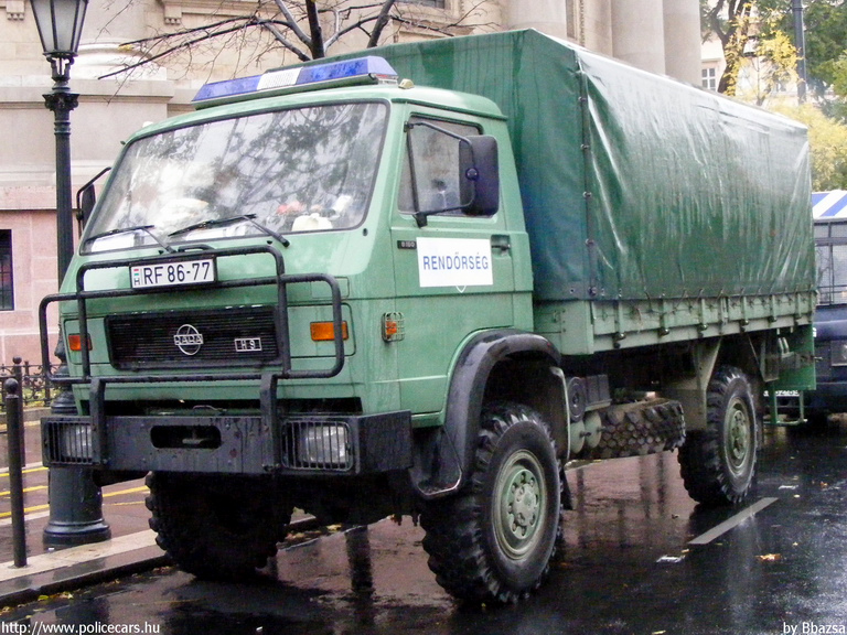 Rába H9, fotó: Bbazsa
Keywords: rendőrség rendőr rendőrautó magyar Magyarország RF86-77 hungarian Hungary police policecar