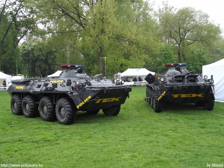 BTR-80, fotó: Bbazsa
Keywords: rendőr rendőrautó rendőrség magyar Magyarország TEK hungarian Hungary police policecar