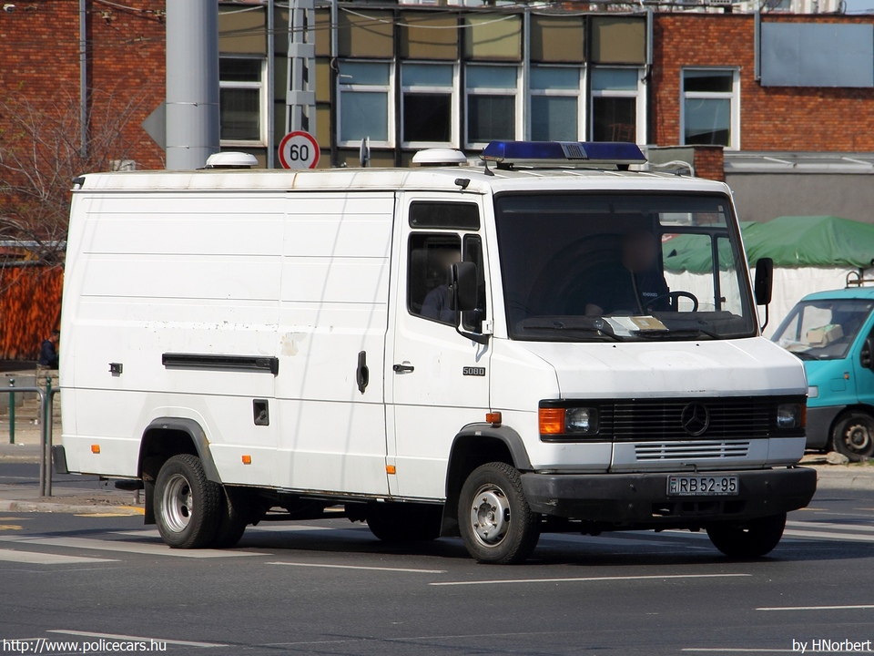 Mercedes-Benz 508D, fotó: HNorbert
Keywords: rendőrség rendőr rendőrautó magyar Magyarország hungarian Hungary police policecar RB52-95
