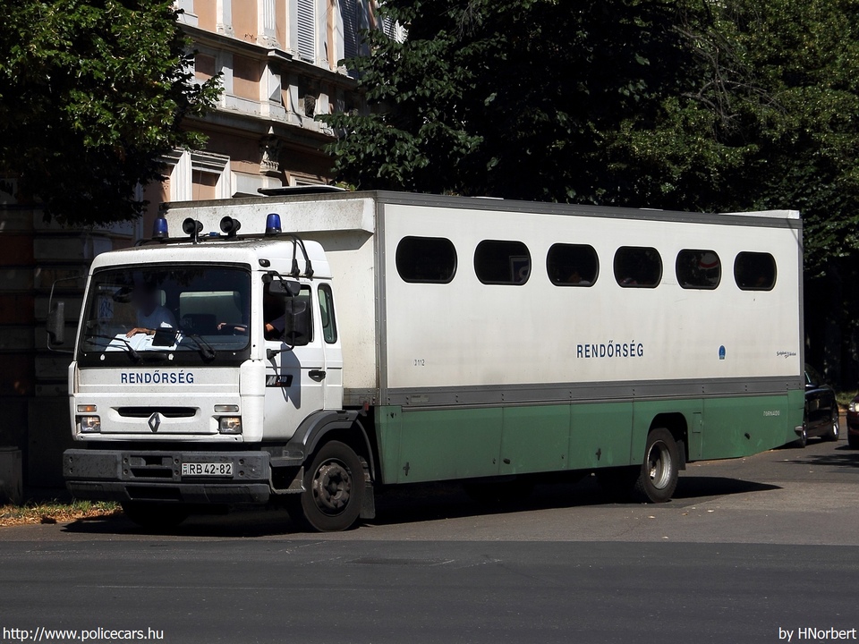 Renault Midliner M-210 Tornádó, fotó: HNorbert
Keywords: rendőrség rendőr rendőrautó magyar Magyarország RB42-82 hungarian Hungary police policecar