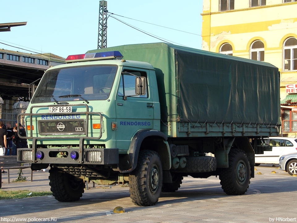 Rába H9, fotó: HNorbert
Keywords: rendőrség rendőr rendőrautó magyar Magyarország RF86-58 hungarian Hungary police policecar