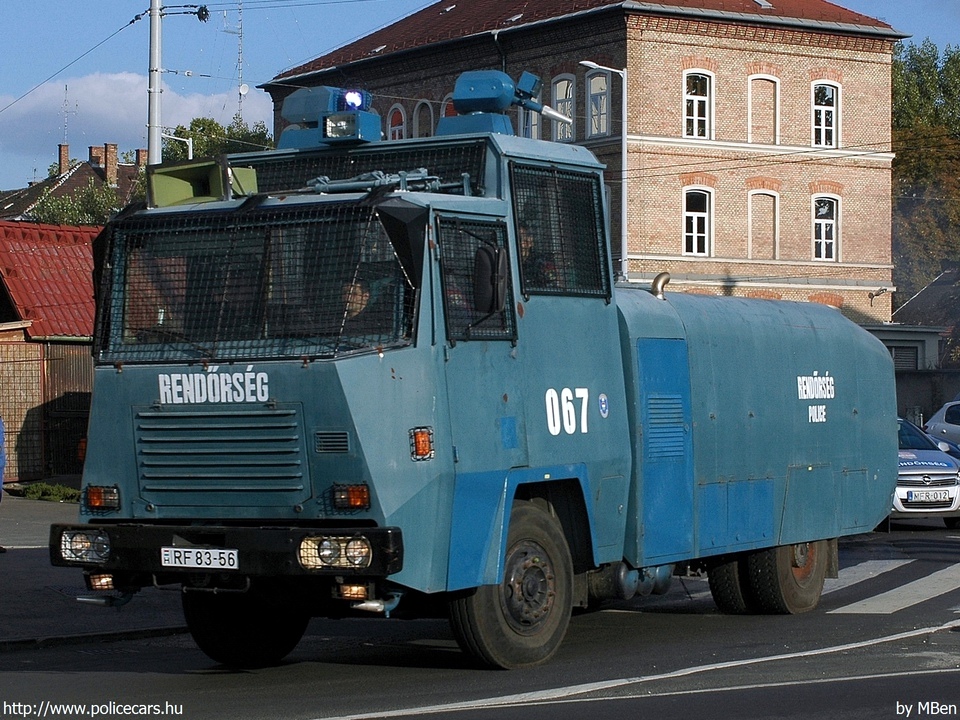 Jelcz 420 Hydromil II.A 3-515 vízágyú, fotó: MBen
Keywords: magyar Magyarország rendőr rendőrautó rendőrség RF83-56 Hungary hungarian police policecar