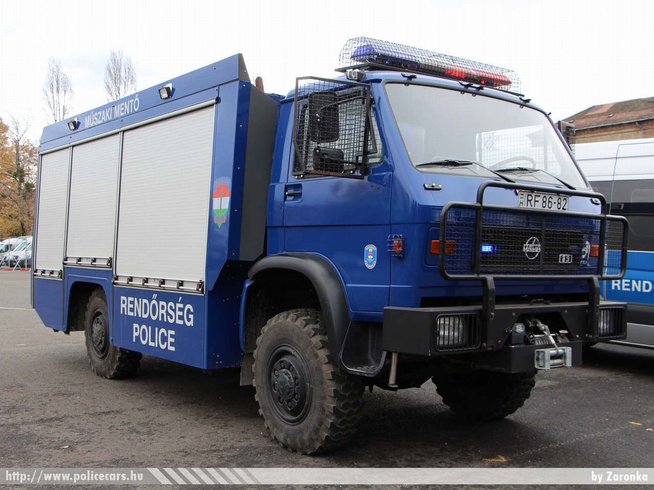 RÁBA H9.107, fotó: Zaronka
Keywords: rendőrség rendőr rendőrautó magyar Magyarország RF86-82 hungarian Hungary police policecar