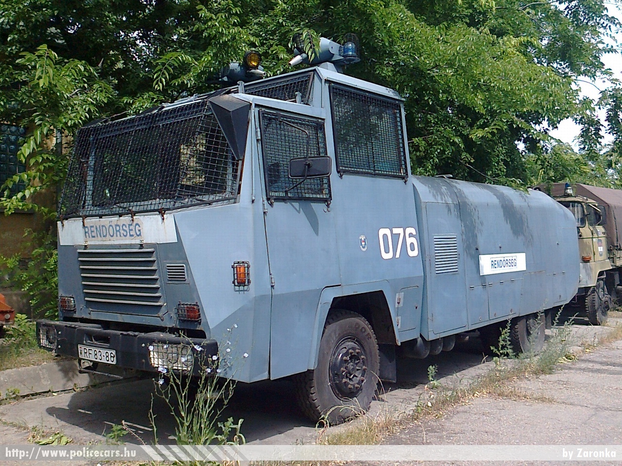 Jelcz 420 Hydromil II.A 3-515 vízágyú, fotó: Zaronka
Keywords: rendőr rendőrautó rendőrség magyar Magyarország RF83-86 hungarian Hungary police policecar