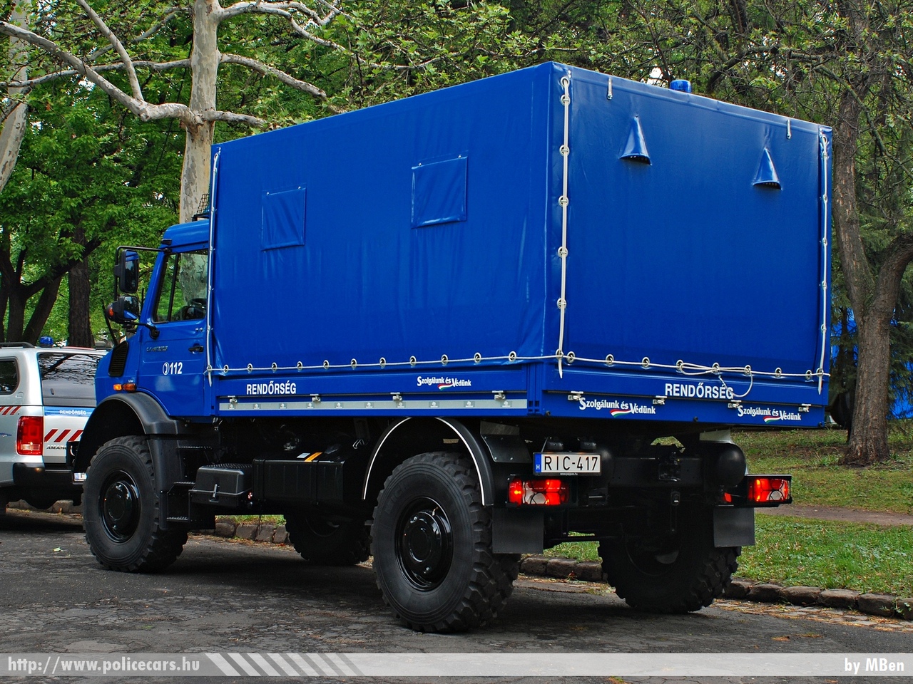 Mercedes-Benz Unimog UHE 452, fotó: MBen
Keywords: rendőrség rendőr rendőrautó magyar Magyarország hungarian Hungary police policecar RIC-417