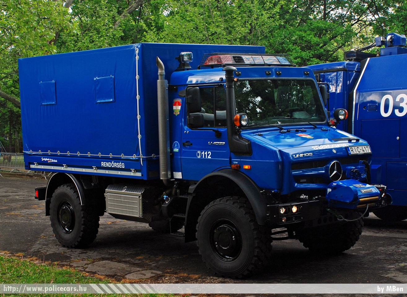 Mercedes-Benz Unimog UHE 452, fotó: MBen
Keywords: rendőrség rendőr rendőrautó magyar Magyarország hungarian Hungary police policecar RIC-417