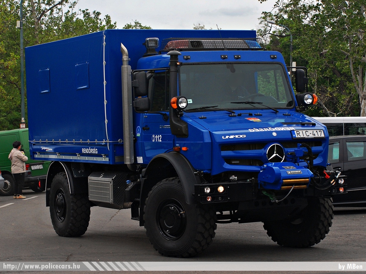 Mercedes-Benz Unimog UHE 452, fotó: MBen
Keywords: rendőrség rendőr rendőrautó magyar Magyarország hungarian Hungary police policecar RIC-417