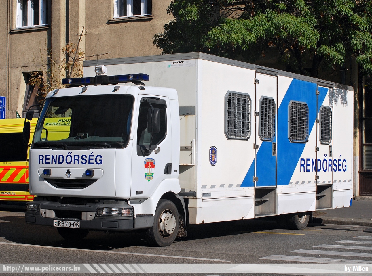 Renault Midlum 150 dCi, fotó: MBen
Keywords: rendőrség rendőr rendőrautó magyar Magyarország hungarian Hungary police policecar RB70-06