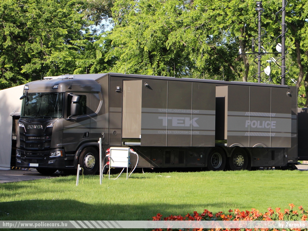 Scania, fotó: Zaronka
Keywords: rendőrség rendőr rendőrautó magyar Magyarország hungarian Hungary police policecar