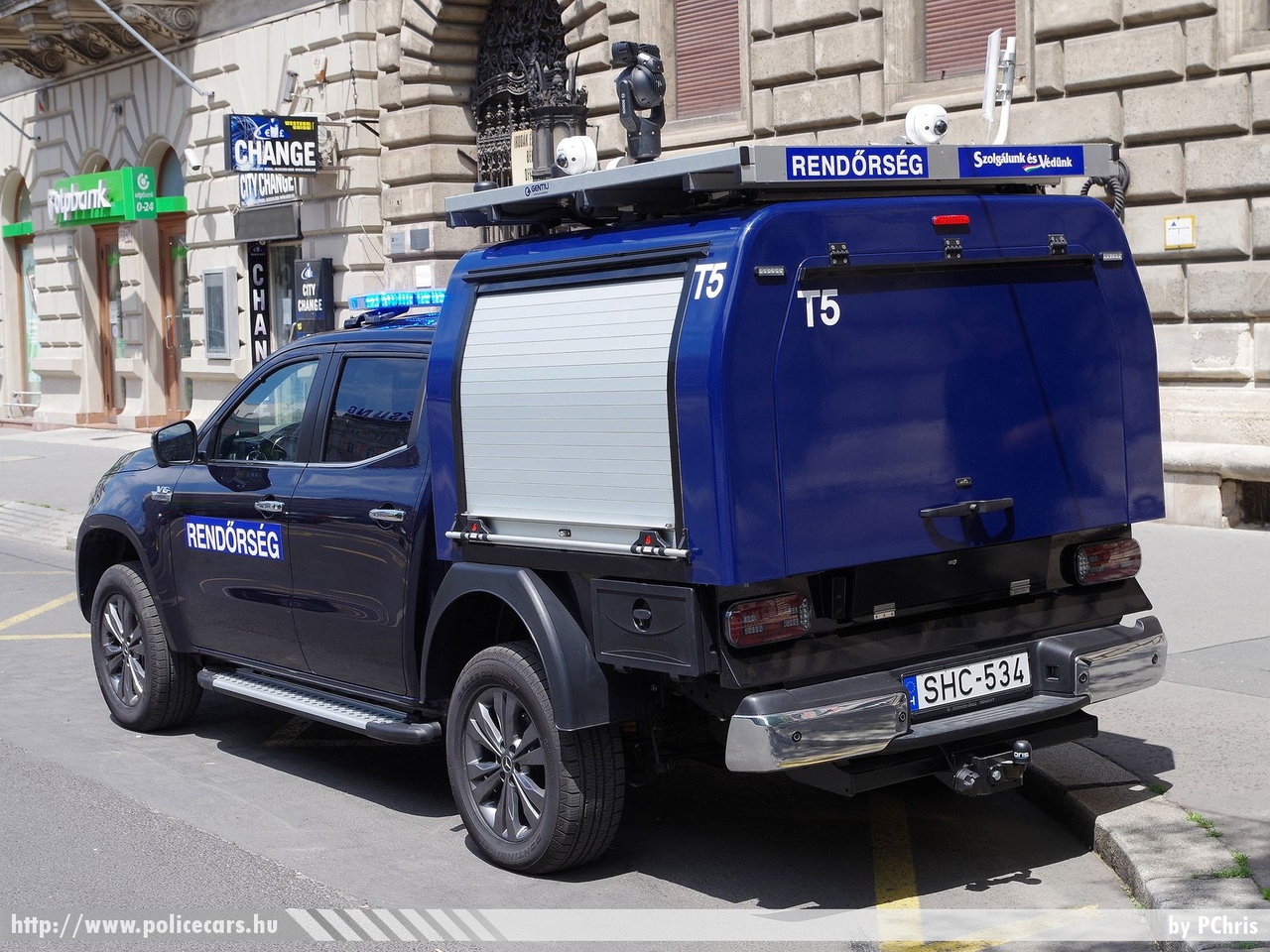 Mercedes X W470, fotó: PChris
Keywords: rendőrség rendőr rendőrautó magyar Magyarország hungarian Hungary police policecar SHC-534
