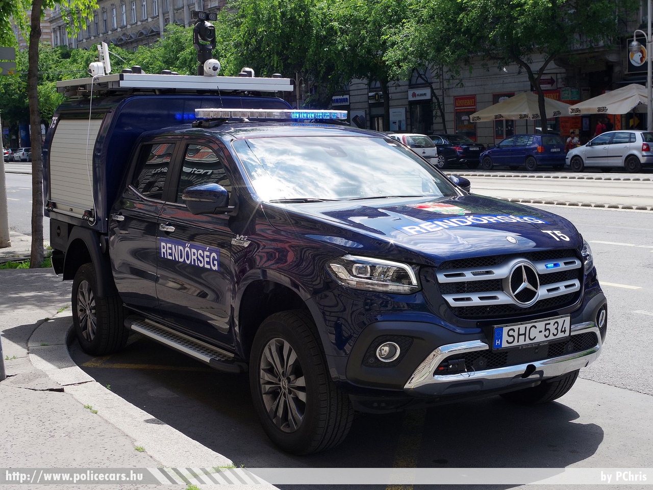 Mercedes X W470, fotó: PChris
Keywords: rendőrség rendőr rendőrautó magyar Magyarország hungarian Hungary police policecar SHC-534
