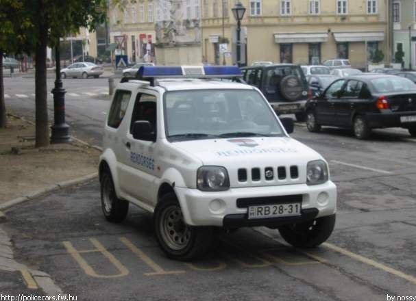 Suzuki Jimny, fotó: nossy
Keywords: rendőr rendőrautó rendőrség magyar Magyarország RB28-31