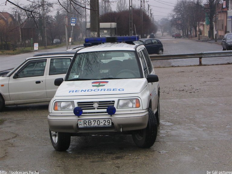 Suzuki Vitara, fotó: Gál András
Keywords: rendőr rendőrautó rendőrség magyar Magyarország RB70-29