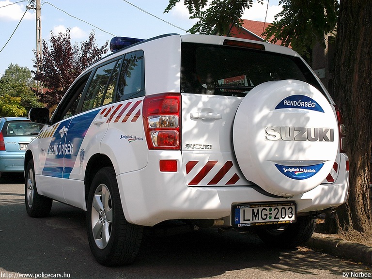 Suzuki Grand Vitara, fotó: Norbee
Keywords: rendőr rendőrautó rendőrség magyar Magyarország LMG-203