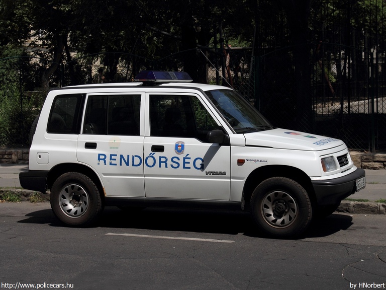 Suzuki Vitara, fotó: HNorbert
Keywords: rendőr rendőrautó rendőrség magyar Magyarország RB50-91