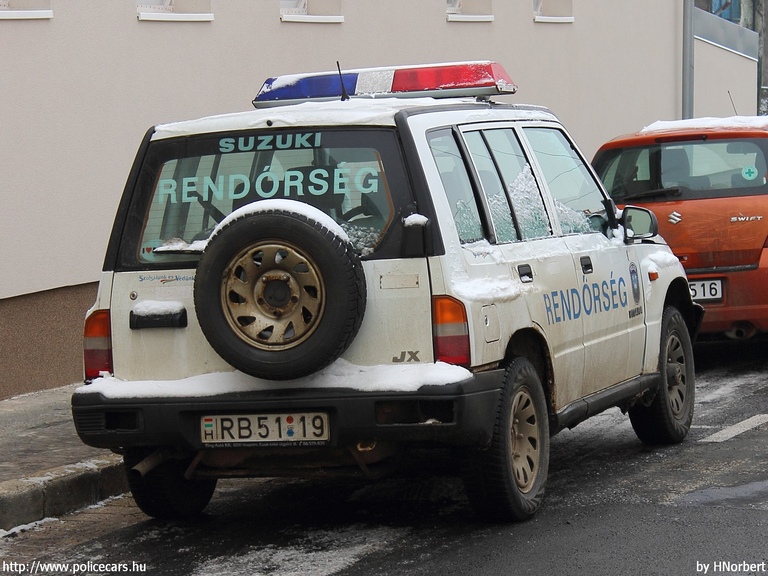 Suzuki Vitara, fotó: HNorbert
Keywords: rendőrautó rendőrség rendőr magyar Magyarország RB51-19