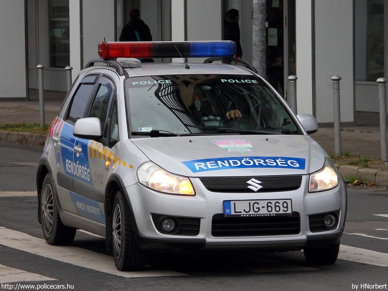 Suzuki SX4, fotó: HNorbert
Keywords: rendőr rendőrautó rendőrség magyar Magyarország LJG-669