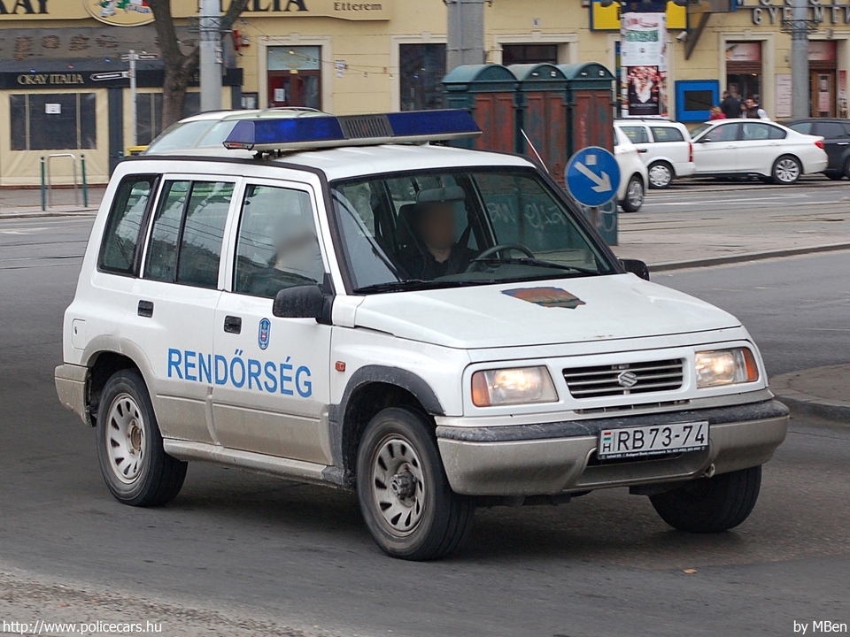Suzuki Vitara, fotó: MBen
Keywords: rendőr rendőrautó rendőrség magyar Magyarország RB73-74