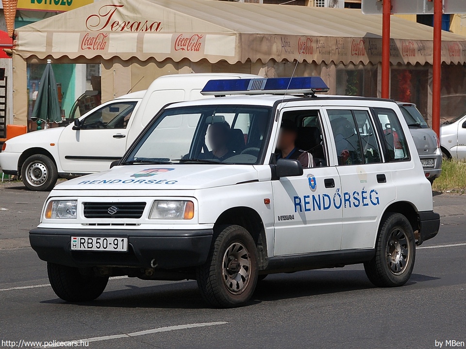 Suzuki Vitara, fotó: MBen
Keywords: rendőr rendőrautó rendőrség magyar Magyarország RB50-91
