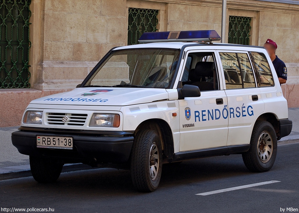Suzuki Vitara, fotó: MBen
Keywords: rendőr rendőrautó rendőrség magyar Magyarország RB51-38