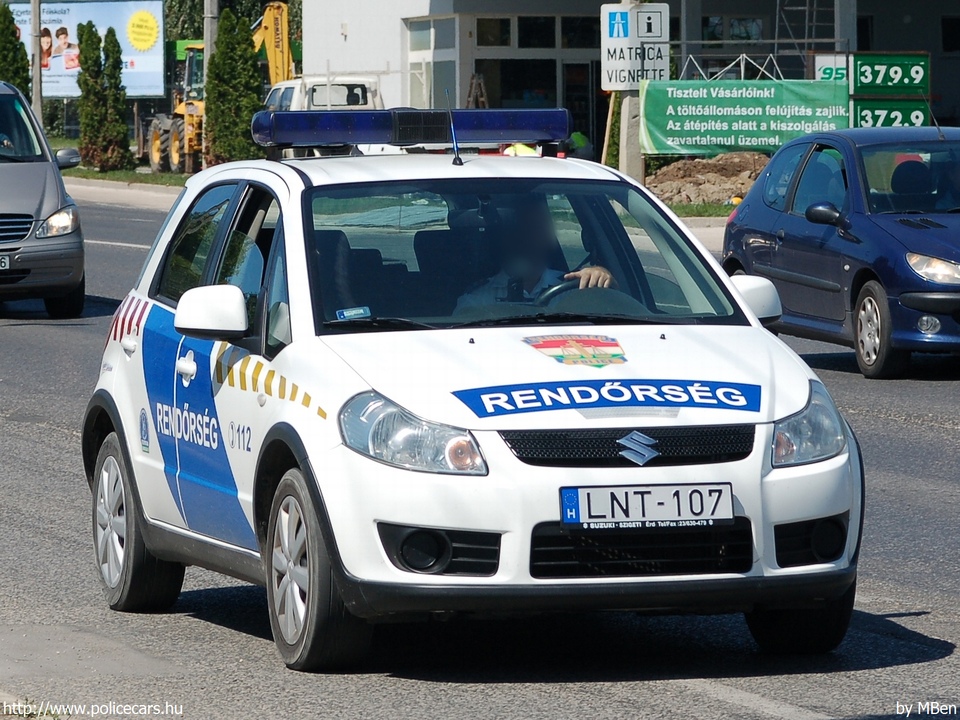 Suzuki SX4, fotó: MBen
Keywords: rendőr rendőrautó rendőrség magyar Magyarország LNT-107