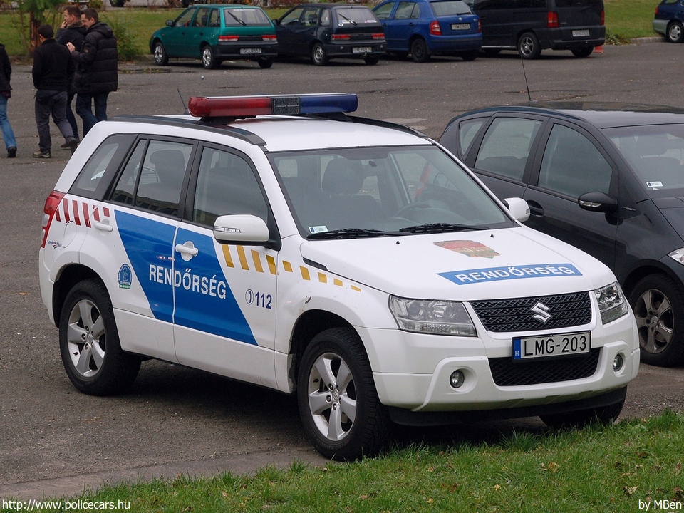 Suzuki Grand Vitara, fotó: MBen
Keywords: rendőr rendőrautó rendőrség magyar Magyarország LMG-203