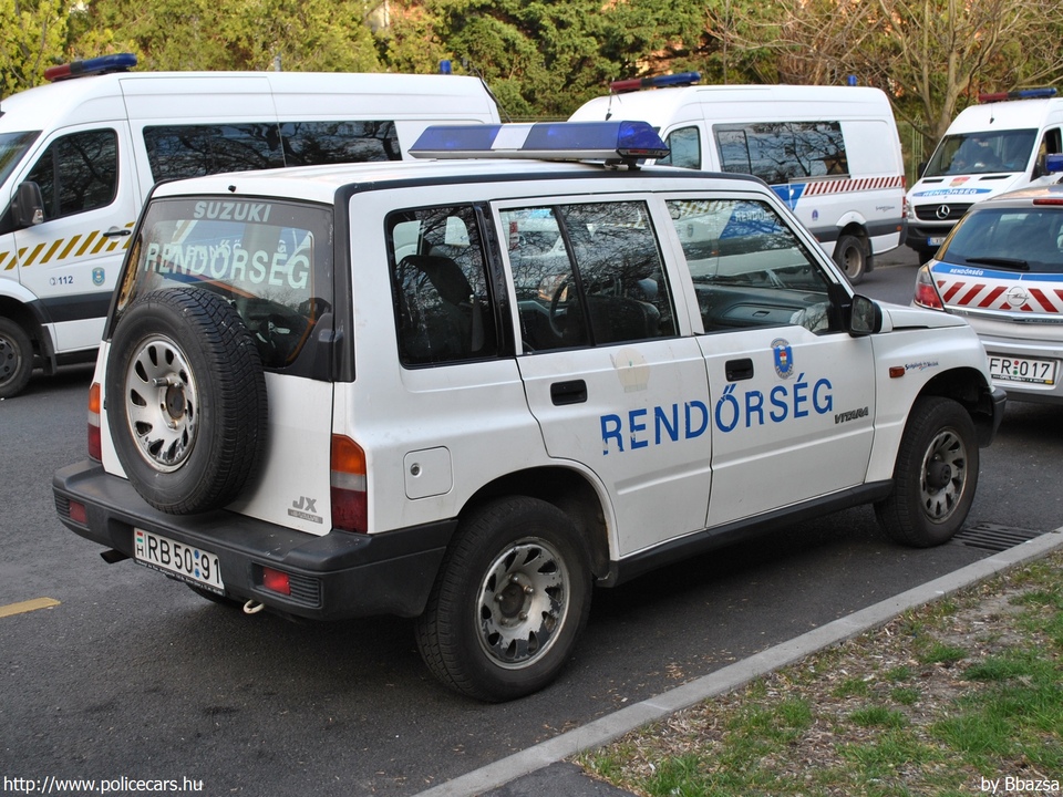 Suzuki Vitara, fotó: Bbazsa
Keywords: rendőr rendőrautó rendőrség magyar Magyarország RB50-91 hungarian Hungary police policecar