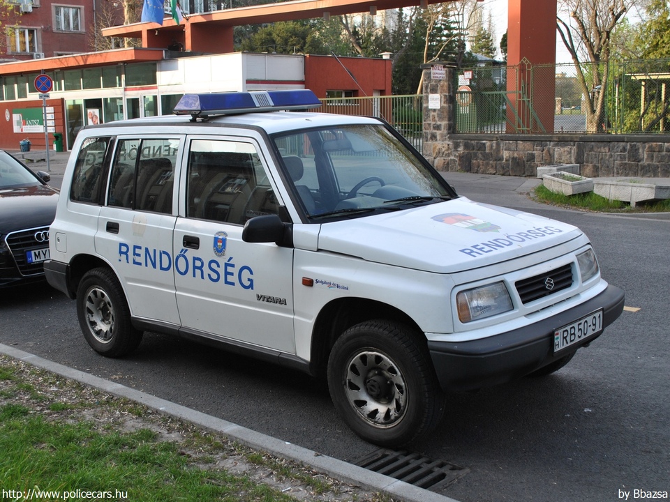 Suzuki Vitara, fotó: Bbazsa
Keywords: rendőr rendőrautó rendőrség magyar Magyarország RB50-91 hungarian Hungary police policecar