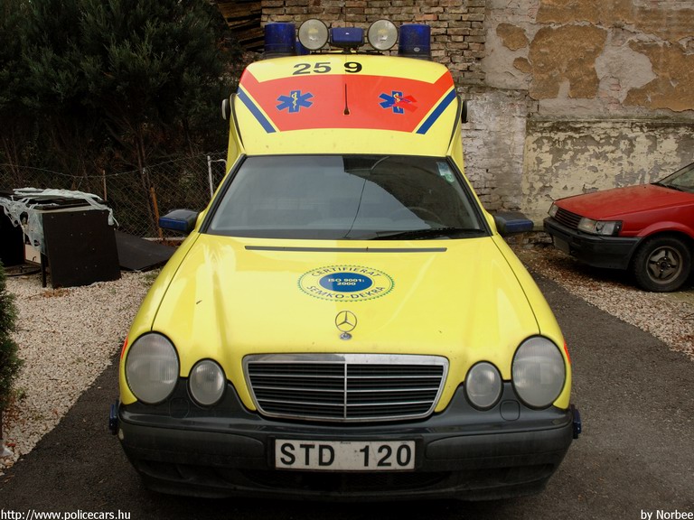 Mercedes E, fotó: Norbee
Keywords: svéd Svédország mentő mentőautó