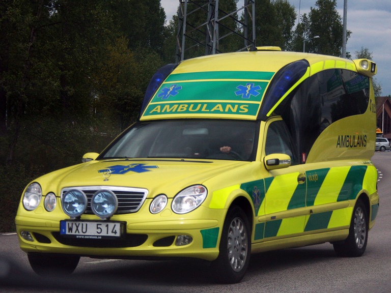Mercedes E, fotó: Bazsi
Keywords: svéd Svédország mentő mentőautó