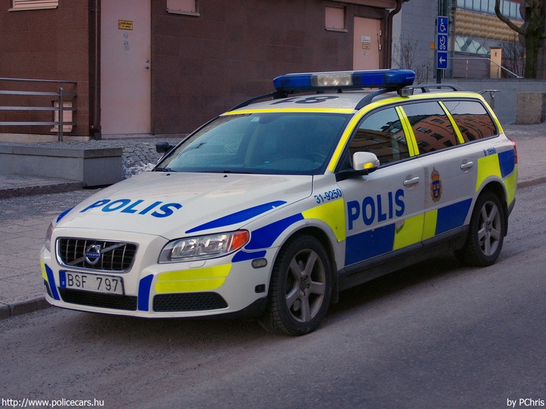 Volvo V70, fotó: PChris
Keywords: rendőr rendőrautó rendőrség svéd Svédország BSF797