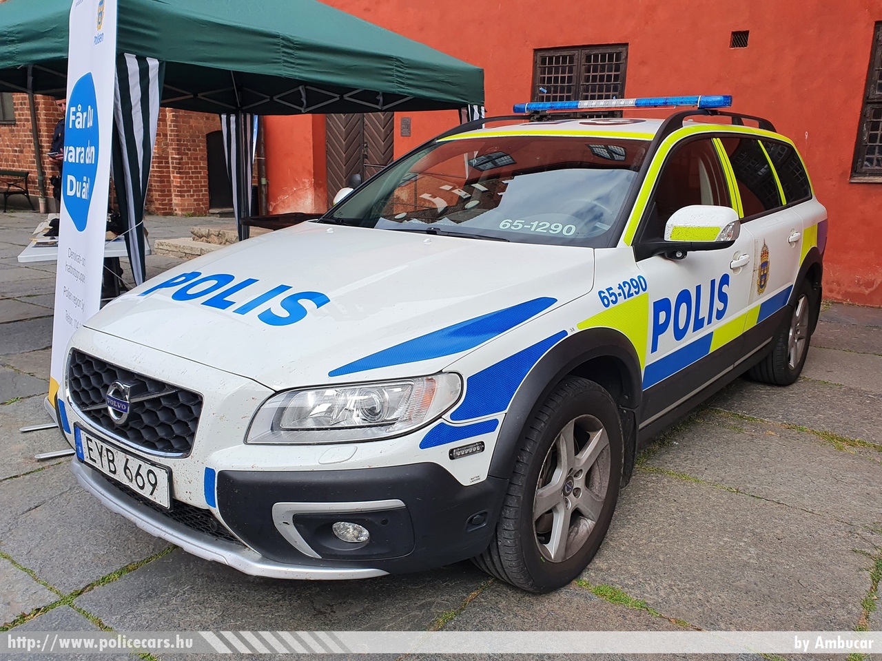 Volvo XC70, fotó: Ambucar
Keywords: svéd Svédország rendőr rendőrautó rendőrség police policecar sweden swedish