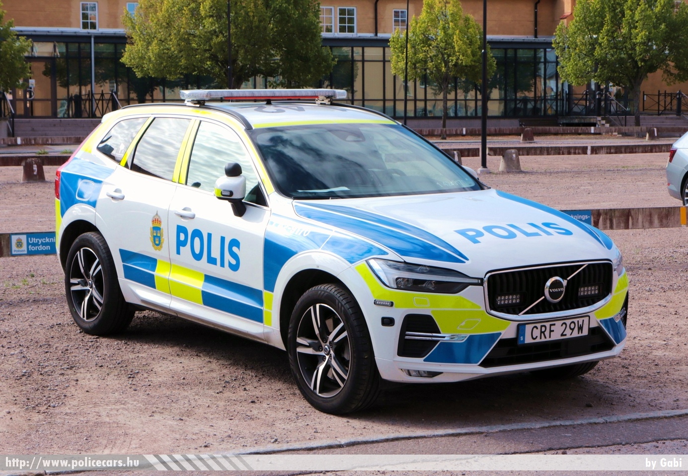 Volvo XC60, Polis, fotó: Gabi
Keywords: svéd Svédország mentő mentőautó ambulance sweden swedish